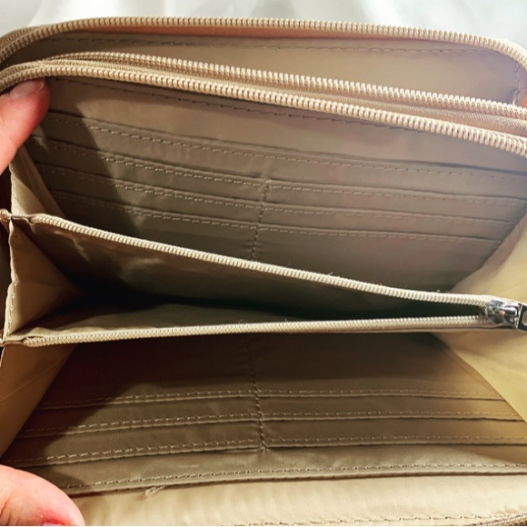 Spacious Guess Wallet - Picture 5 of 10